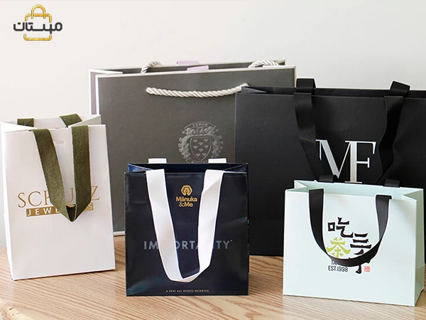 بررسی تفاوت ساک دستی کاغذی ضخیم و نازک و انتخاب گرماژ مناسب برای بسته‌بندی محصولات سنگین، از جمله لوازم آرایشی، مواد غذایی و وسایل خانگی